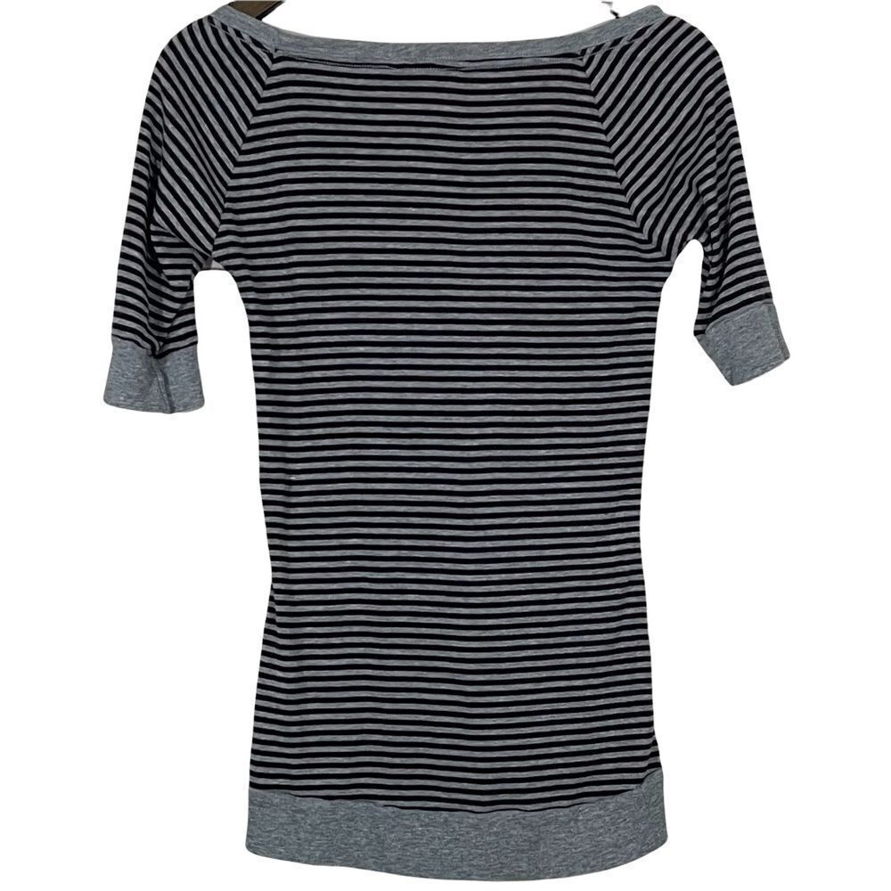 TNA Grey/Burgundy Striped Short Sleeve Fitted Tee Size XS - Picture 2 of 2